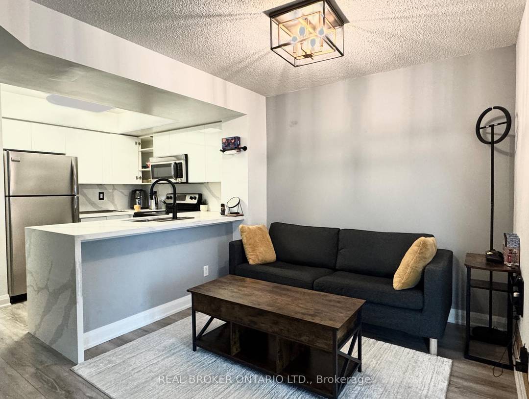 Stunning Bright amp ; Spacious 1 Bedroom Unit W Amazing Unobstructed S W View In The Heart Of North York.