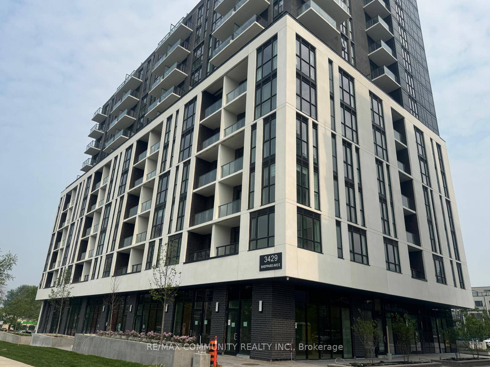 Brand New Never Lived In 1 bedroom Plus Den, 2 Full Bathroom condo for lease.