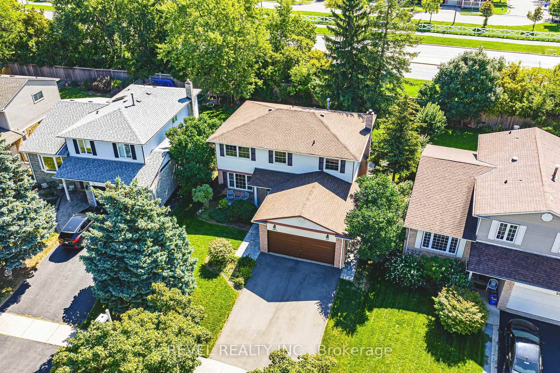 Welcome to 594 Moorelands Crescent, set on a 50 x 120 ft.