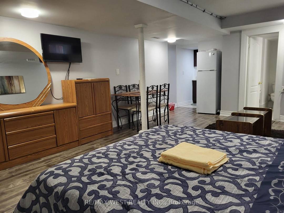 Welcome to the beautiful neighbourhood of McVean and Cottrelle.