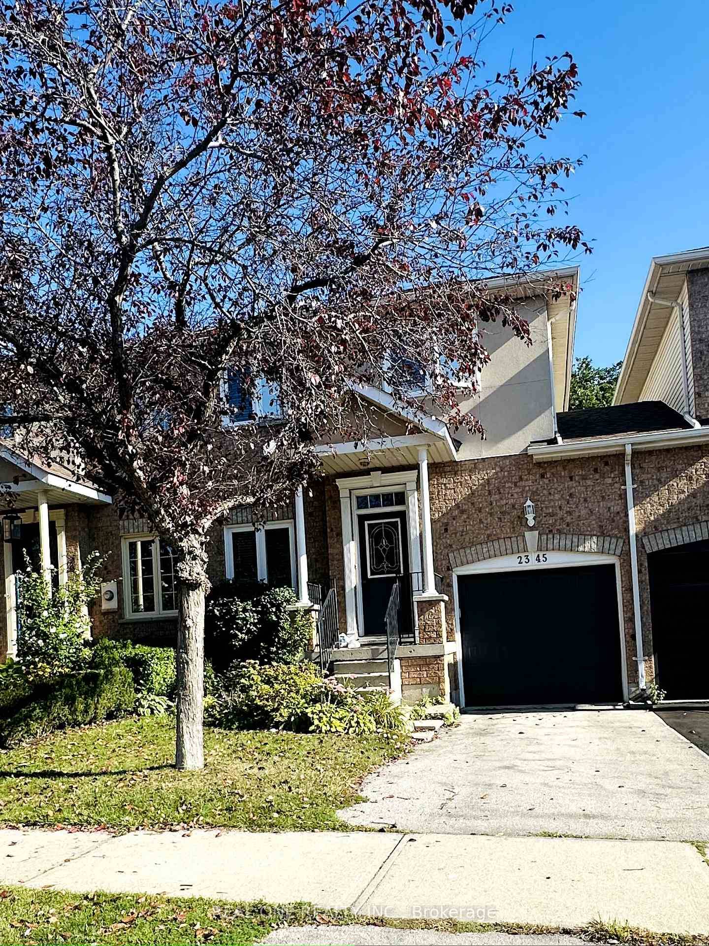 The Well maintained 3 bedroom with finished basement in the sought after Iroquois Ridge area.
