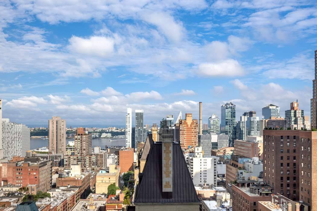 Beautiful and bright, a spacious and modern studio with fantastic unobstructed views of the Hudson River.