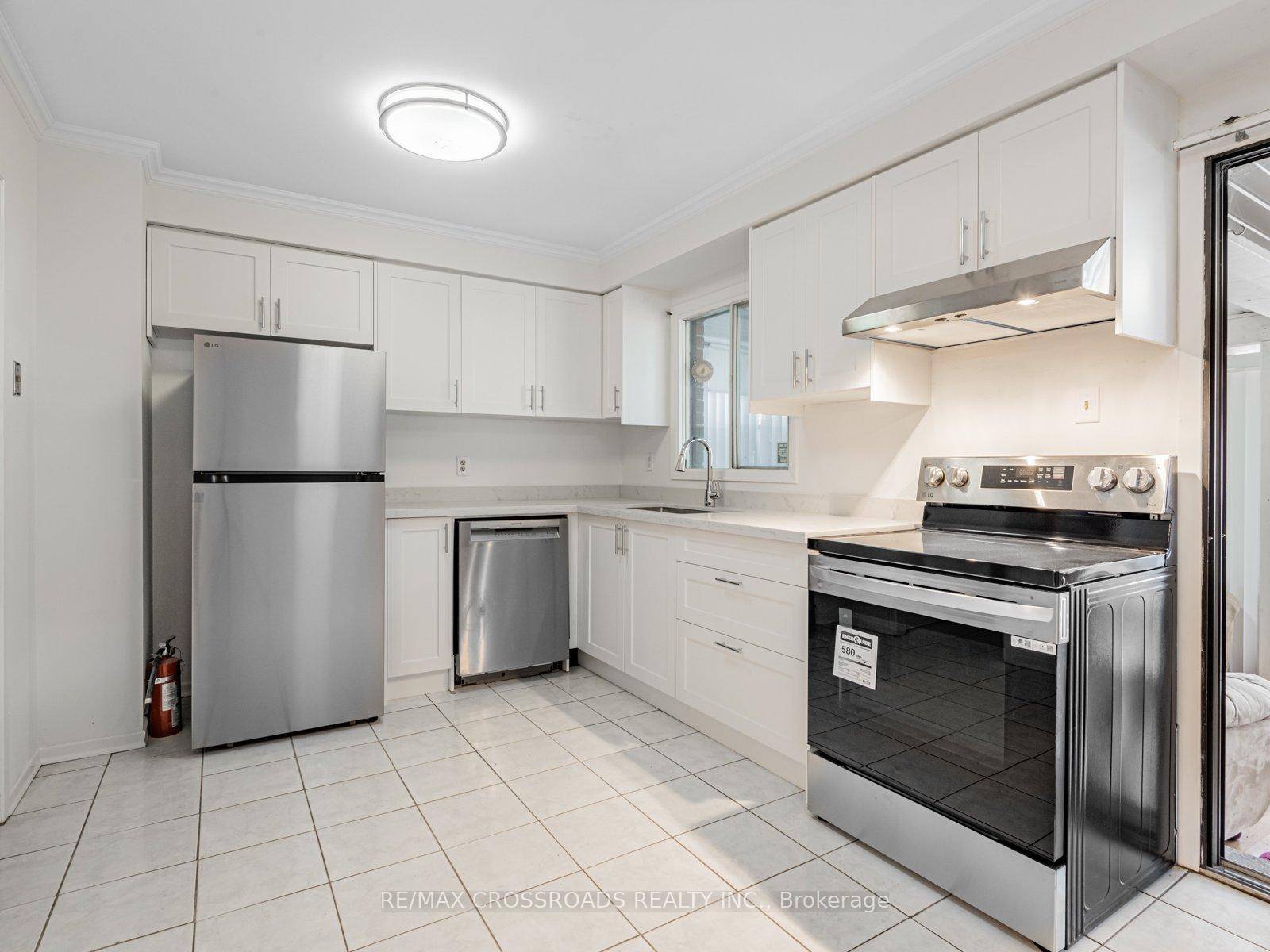 Welcome to 15 Peachtree Place in Vaughan.