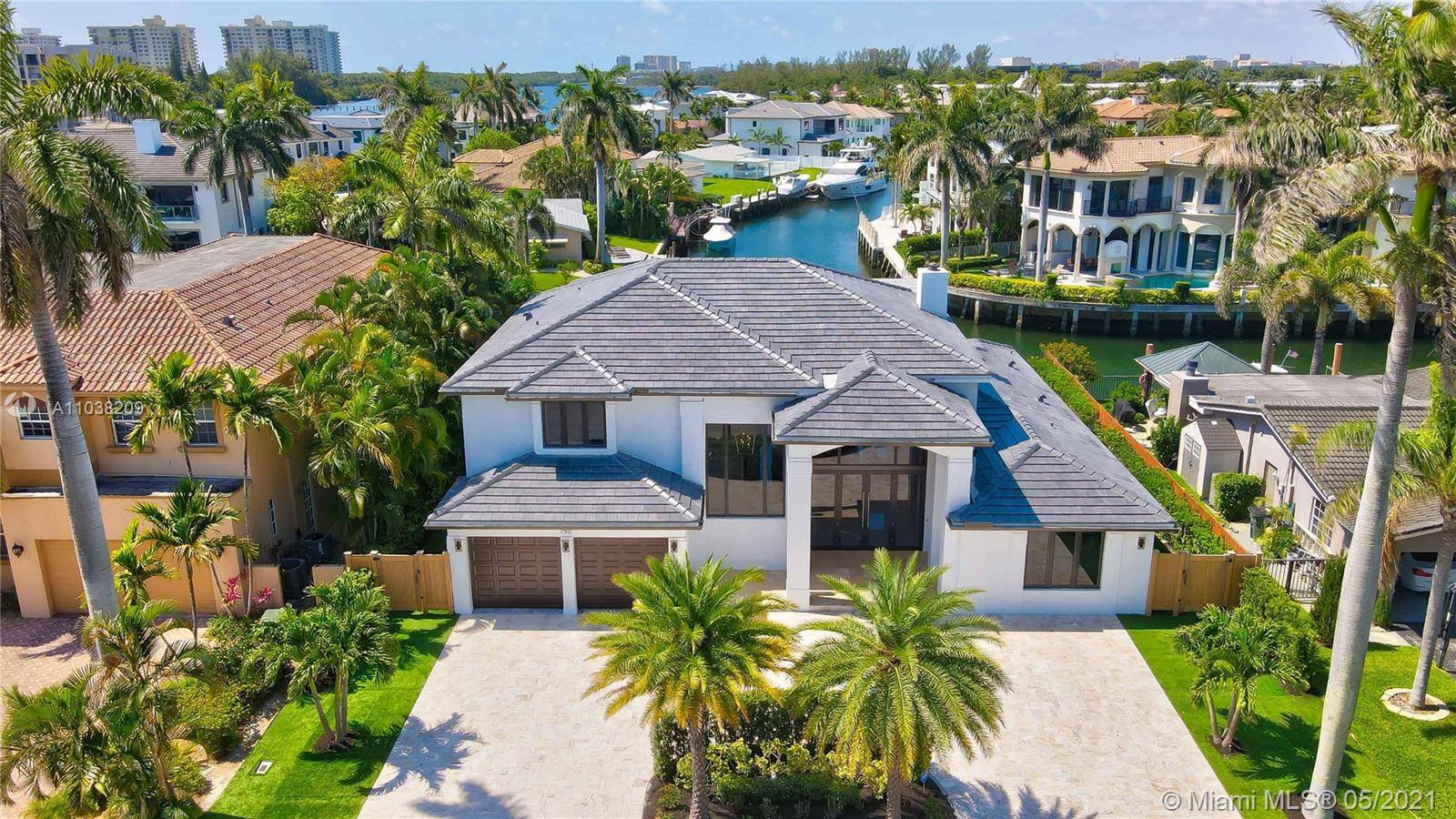 Fabulous furnished contemporary waterfront residence, available for seasonal or annual lease October 2025.