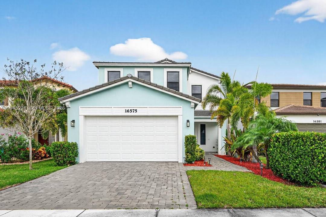 Gorgeous Modern 5 bedroom, 3.