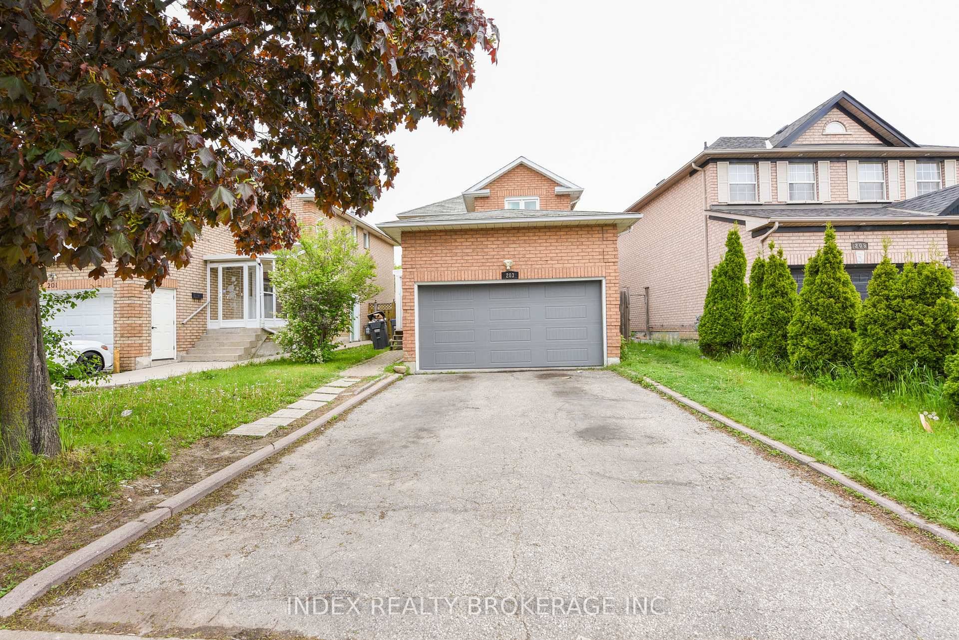 Well Kept 3 bedroom house offering for sale in Brampton, Upgraded kitchen amp ; Open concept layout, Combined living Dining area, Upstairs offers three bedrooms, Fully finished basement with separate ...