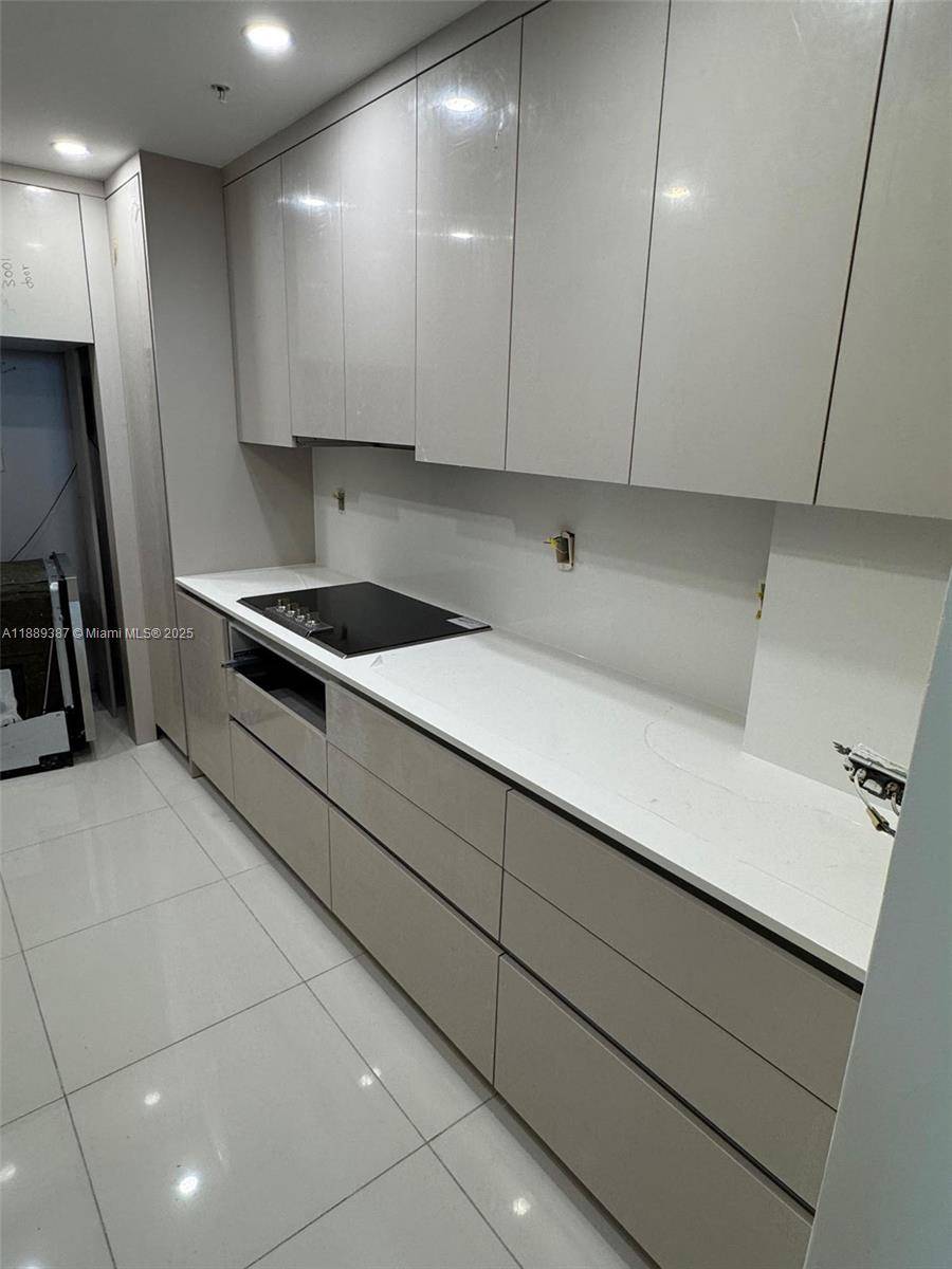 Fully renovated corner 2 bedroom residence with breathtaking ocean views !