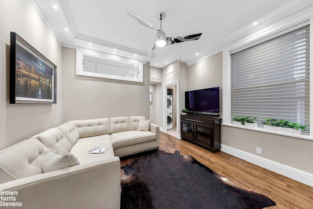 Mint Condition Hybrid Home in the sweet spot of the Upper West Side Lincoln Center has been thoughtfully designed and meticulously finished.