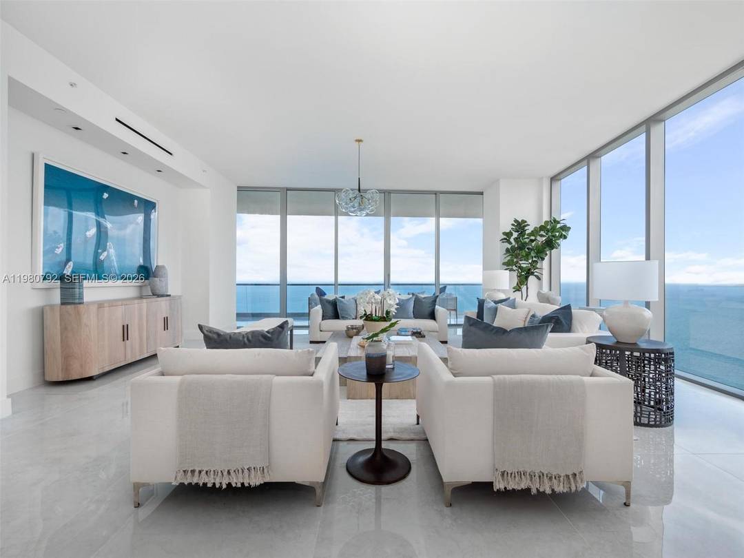 Experience unparalleled luxury from the 43rd floor of the prestigious Turnberry Ocean Club Residences.