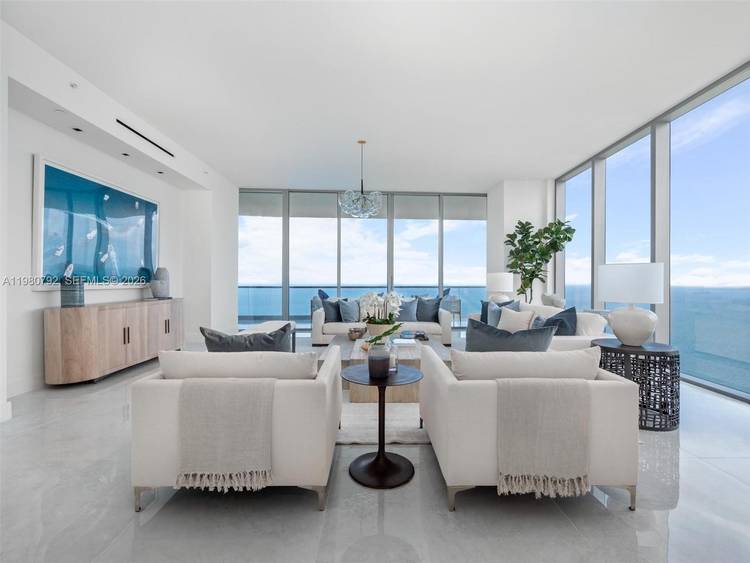 Experience unparalleled luxury from the 43rd floor of the prestigious Turnberry Ocean Club Residences.
