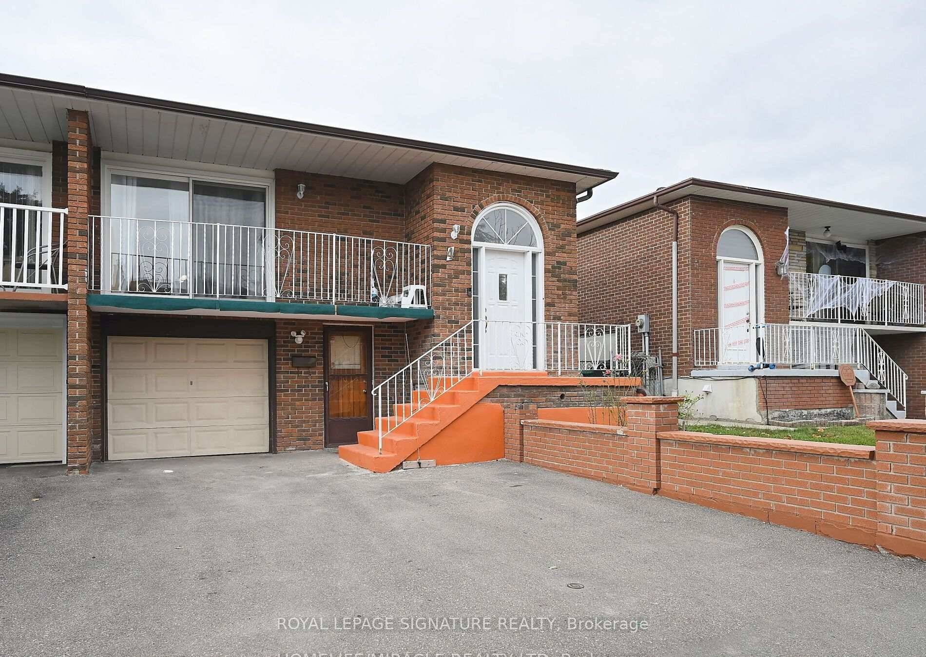 Huge 3 Bedroom Bungalow with 2 sinks bathroom, and 2 parking spots.