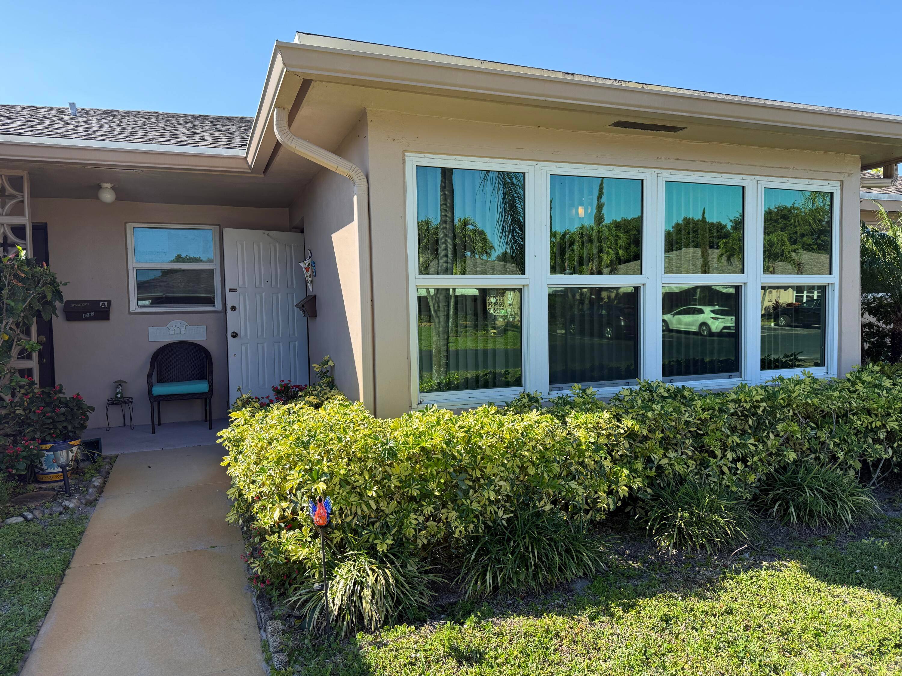 Beautiful in great condition, cozy and completely furnished 55 villa in the amazing community of High Point 6.
