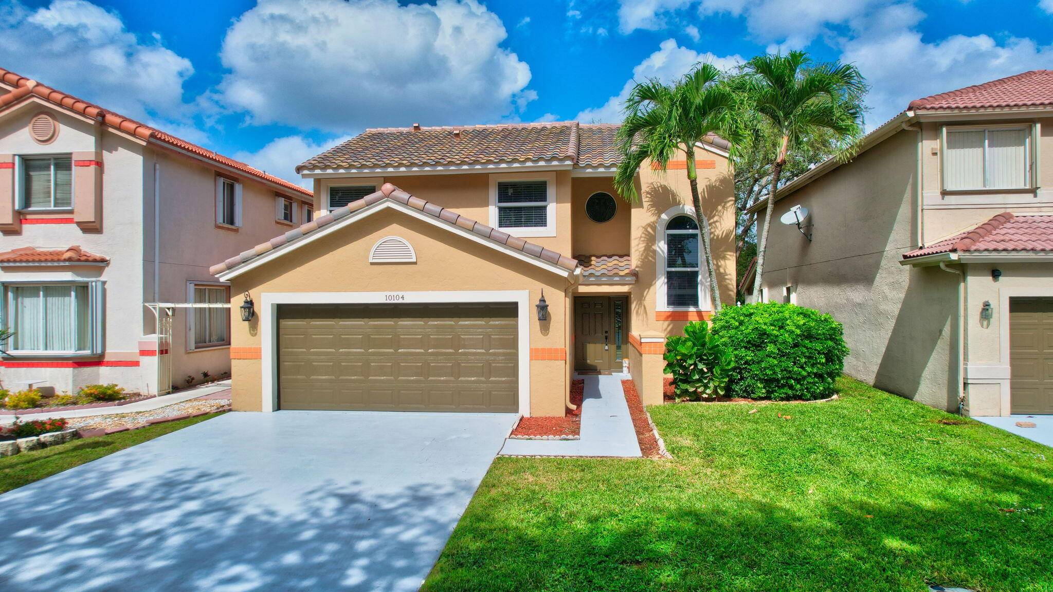 Gorgeous single family home in prestigious Boca Springs !