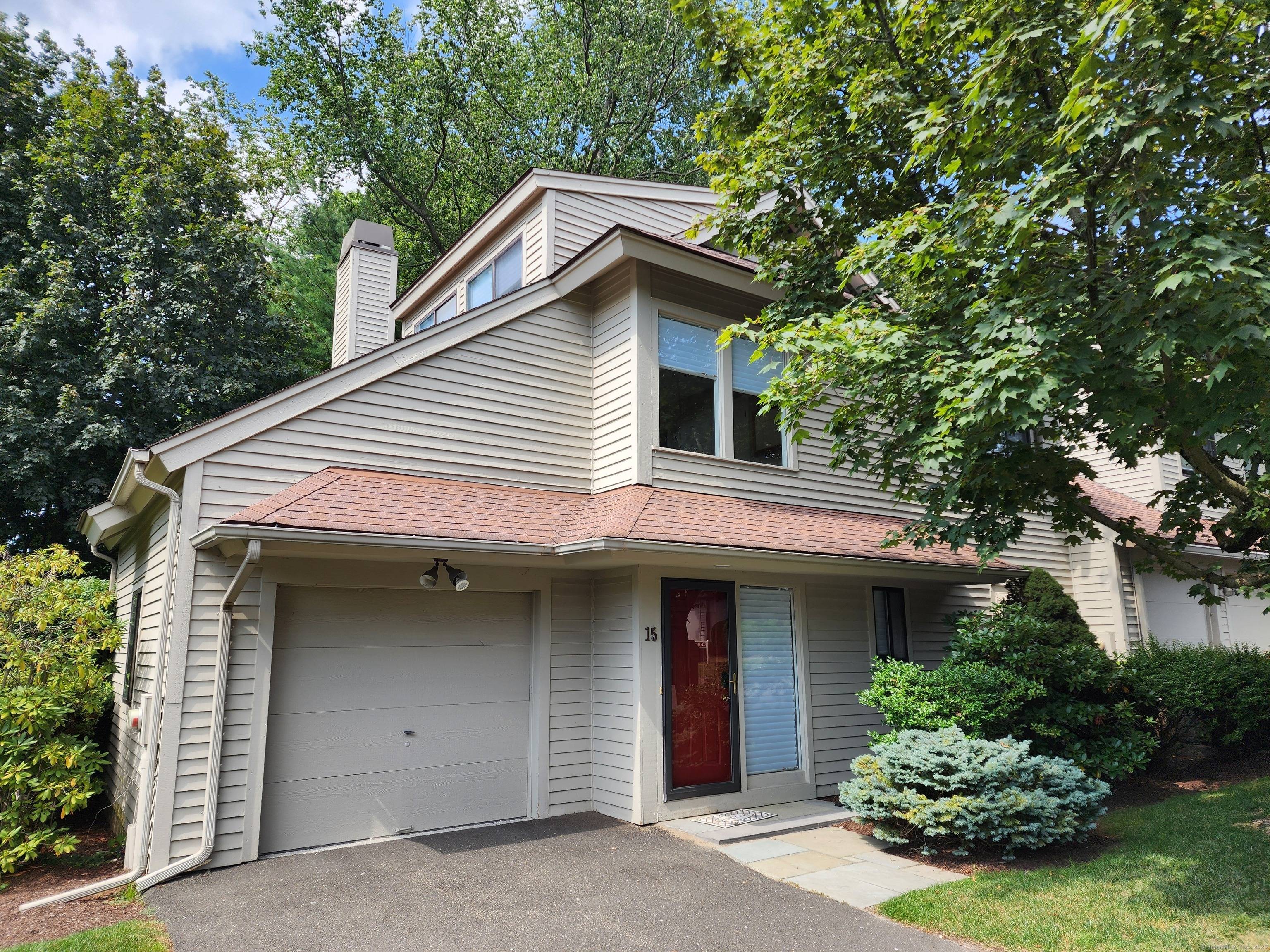 Welcome to maintenance free living in Strawberry Woods one of Stamford's most sought after private communities.