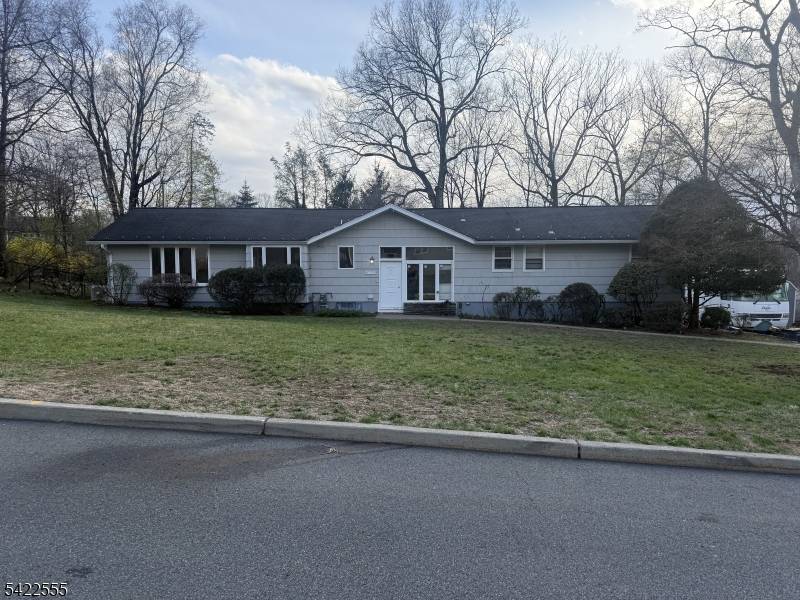 Welcome to this exceptional expanded ranch in Oakland's sought after Dogwood section.