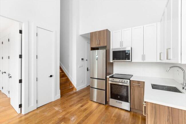 PLEASE CONTACT ME ABOUT OUR PRICING STRUCTURE Welcome to Apartment 4A at 212 Malcolm X Blvd !