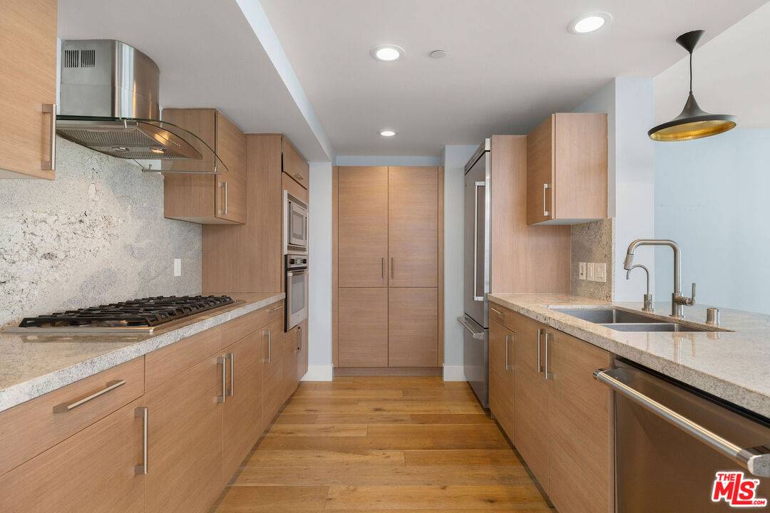 13650 Marina Pointe Dr 2BR Marina Del Rey La