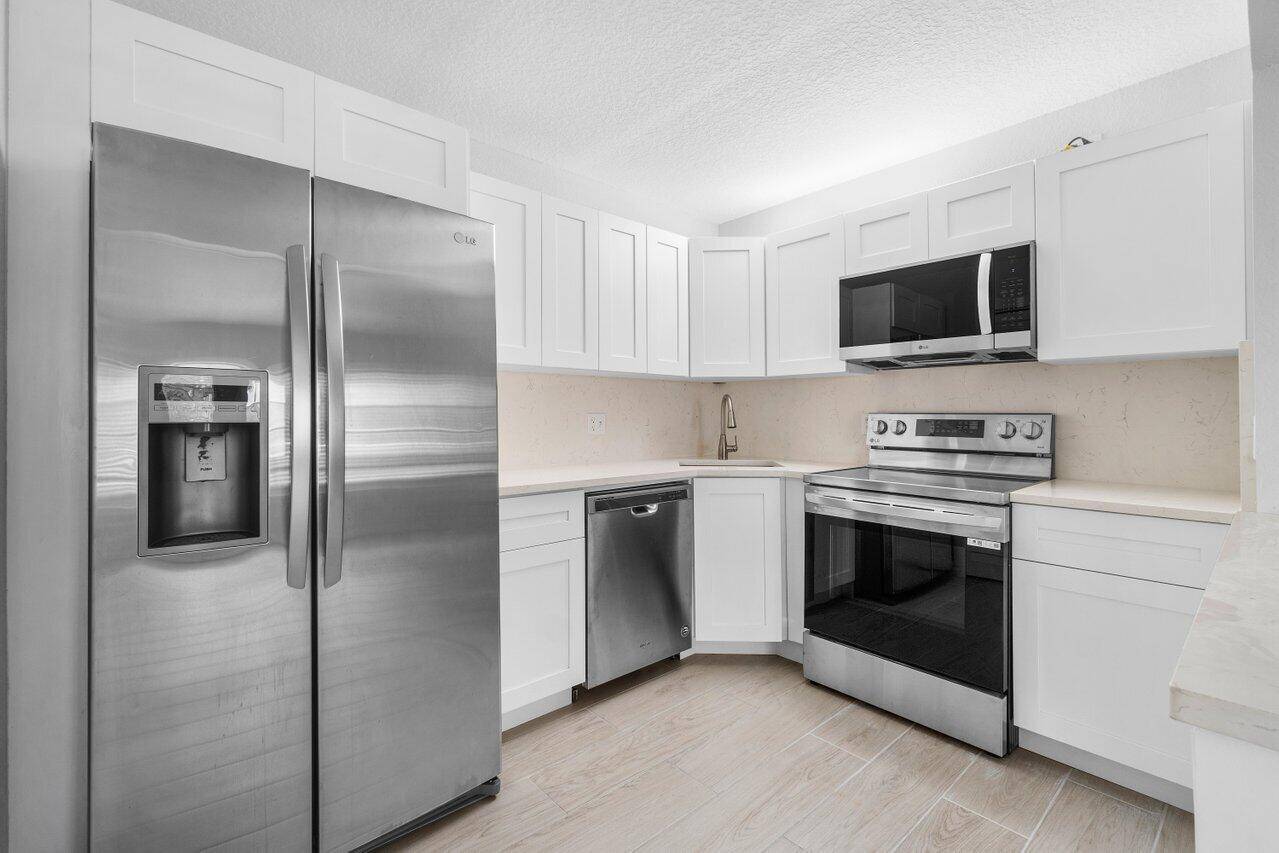 Welcome to your dream home in an active senior community !
