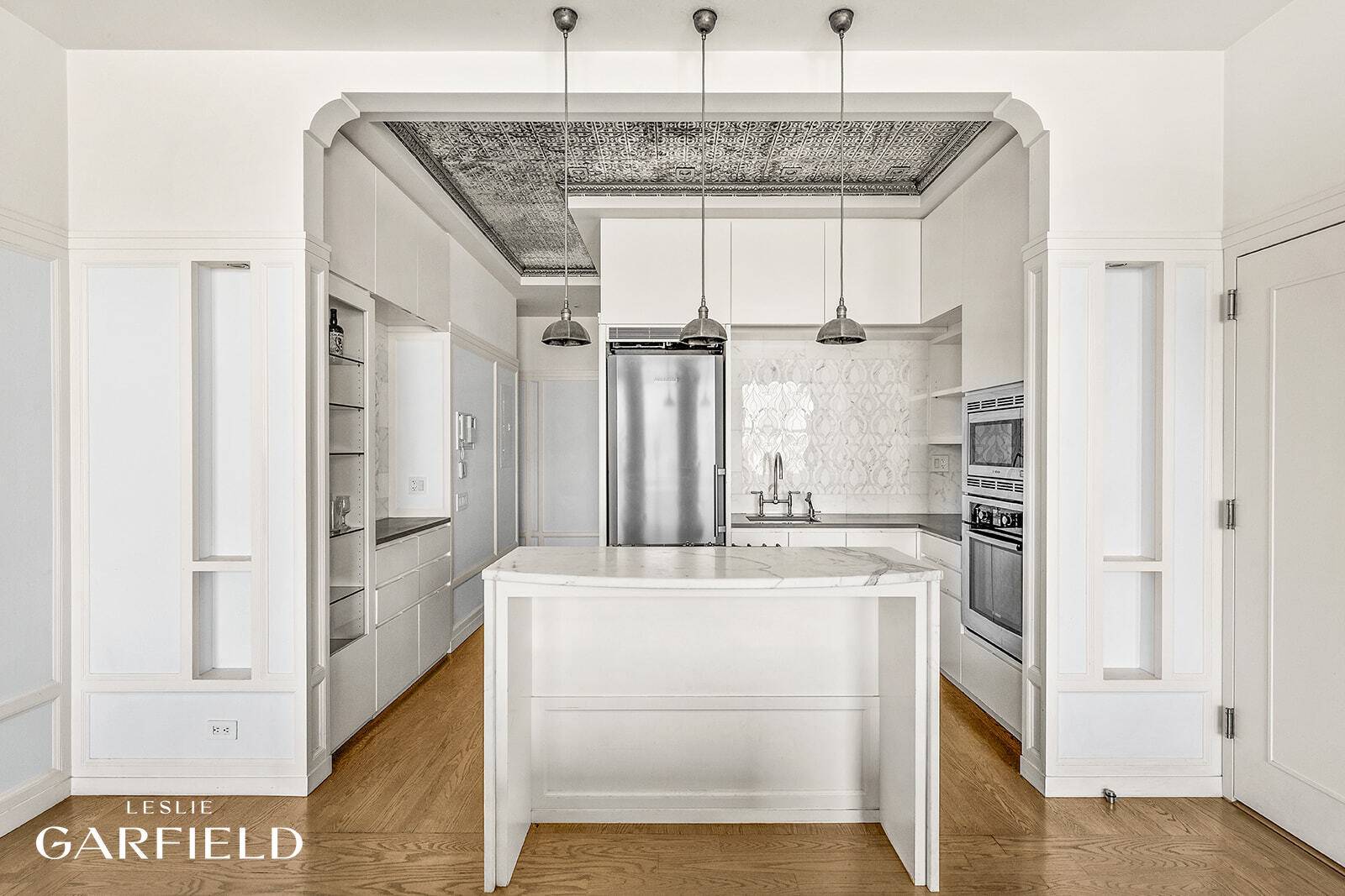 Welcome to this exceptional two bedroom, two bathroom penthouse located in the historic Forward Building an iconic Beaux Arts masterpiece built in 1912 and thoughtfully converted to condominiums in 2006.