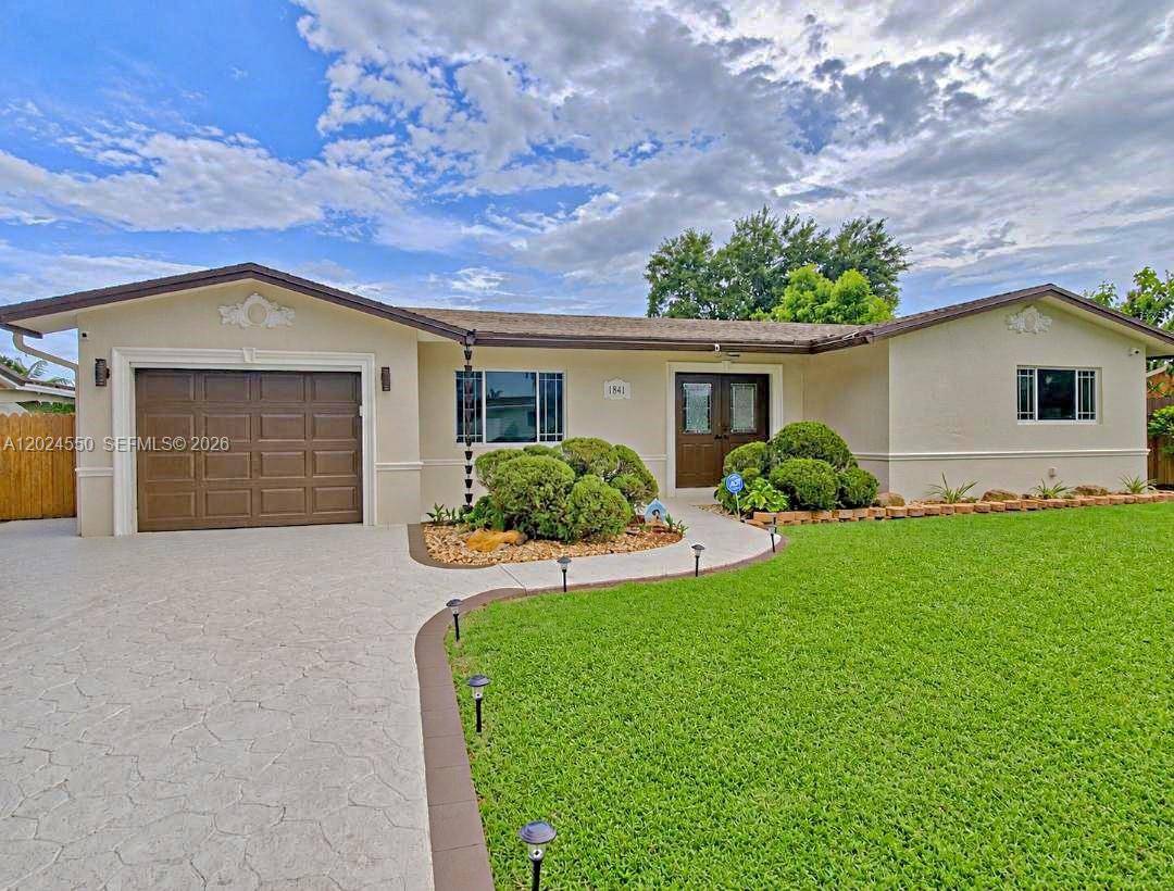 This beautifully maintained Banyan model offers outstanding curb appeal and a long list of upgrades that make it truly move in ready, some features include stainless steel appliances, updated windows, ...