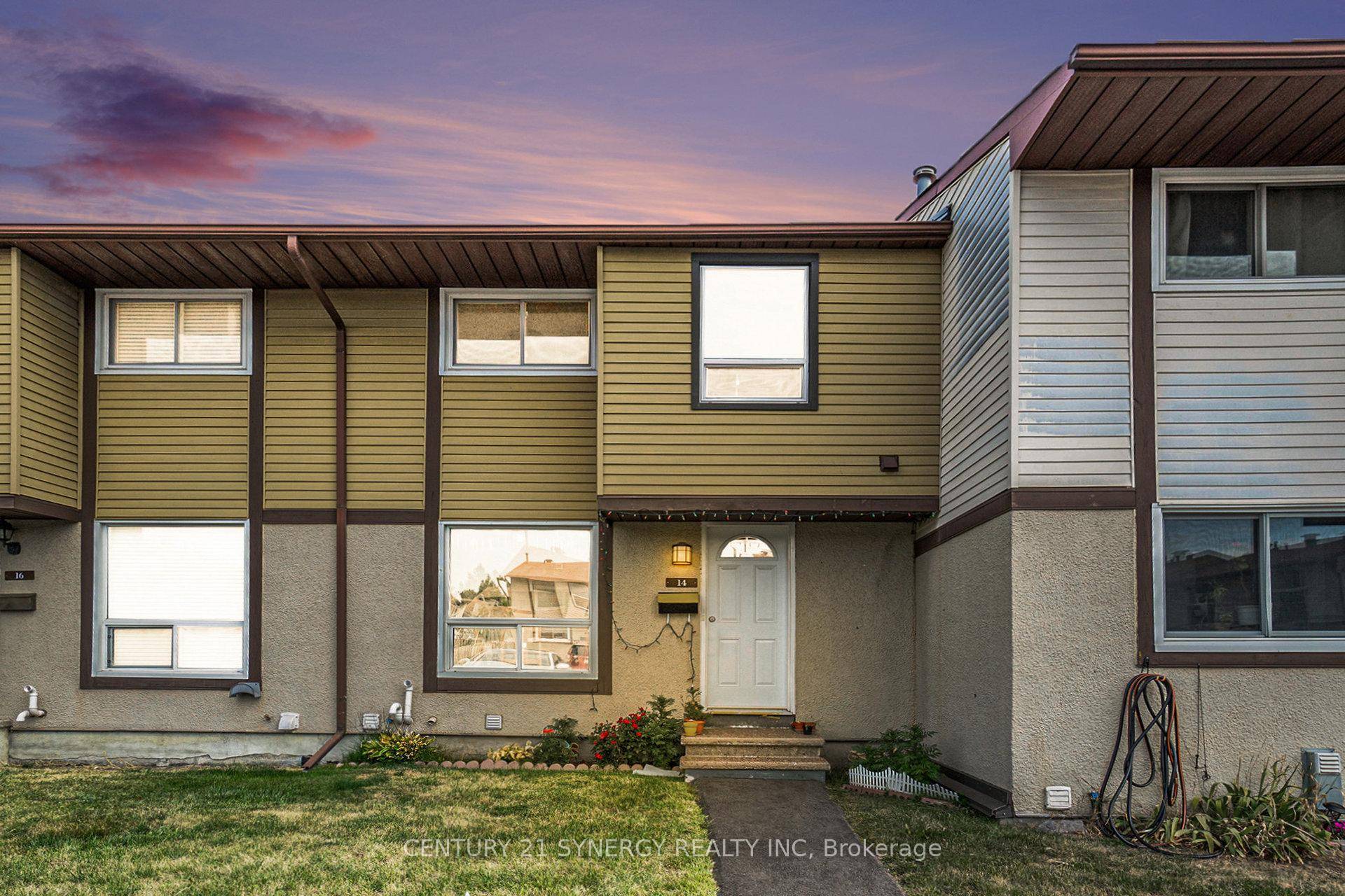 Spacious and well maintained, this 3 bedroom, 2 bathroom condo townhouse in the popular Elmvale Acres community is an excellent opportunity for buyers looking to own a home in Ottawa.