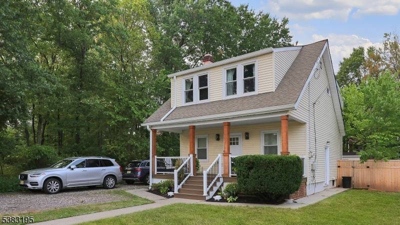 Renovated and Open concept floor plan with hardwood floors, custom chefs kitchen with SS appliances.