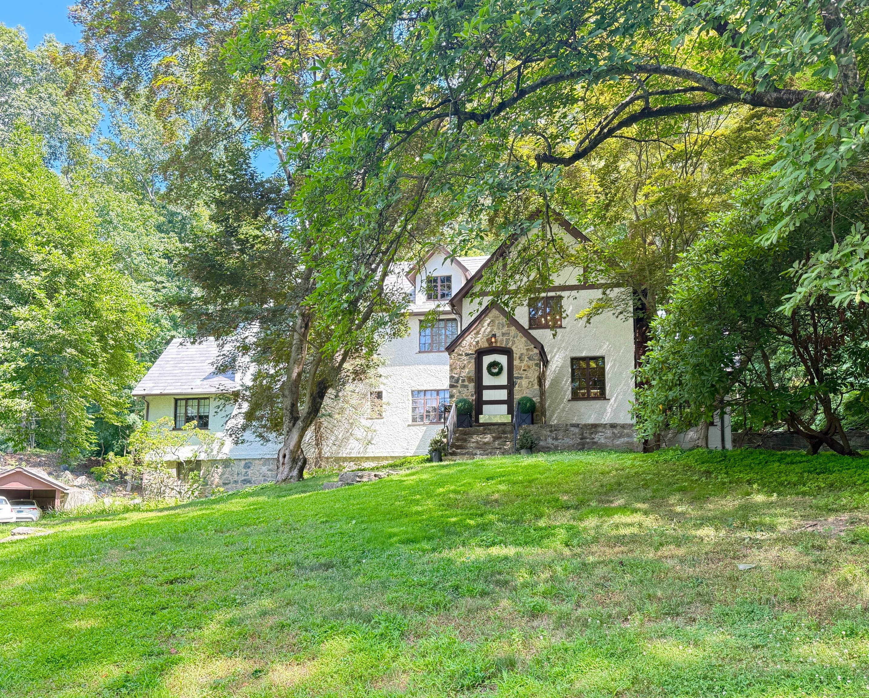 Stunning historic English Countryside house built by Henri Bendel of New York as his summer retreat.