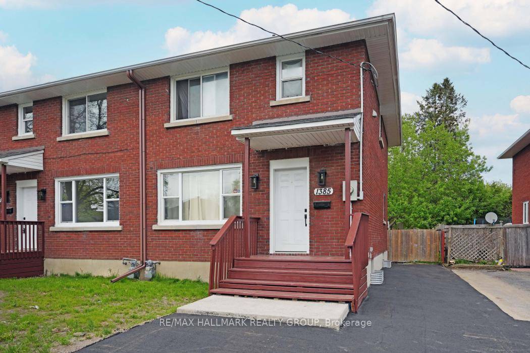 AFFORDABLE, ALL BRICK SEMI DETACHED in central location STEPS TO transit, Carlington Park, Experimental Farm, shopping, restaurants amp ; more MINS TO 417, Civic Hospital, excellent schools, Mooney's Bay, Westboro ...