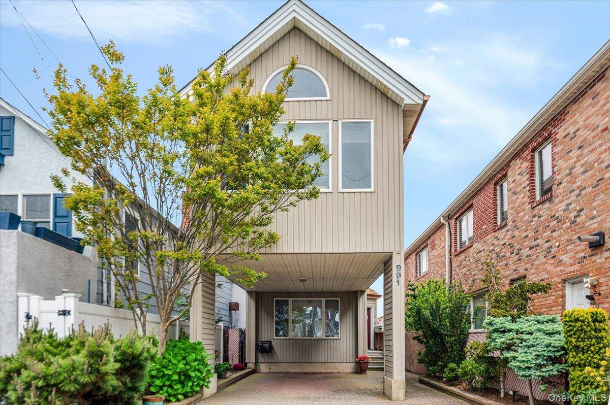 Live the Dream on the Open Bay Welcome to your picture perfect waterfront retreat in Long Beach s vibrant and highly sought after West End.