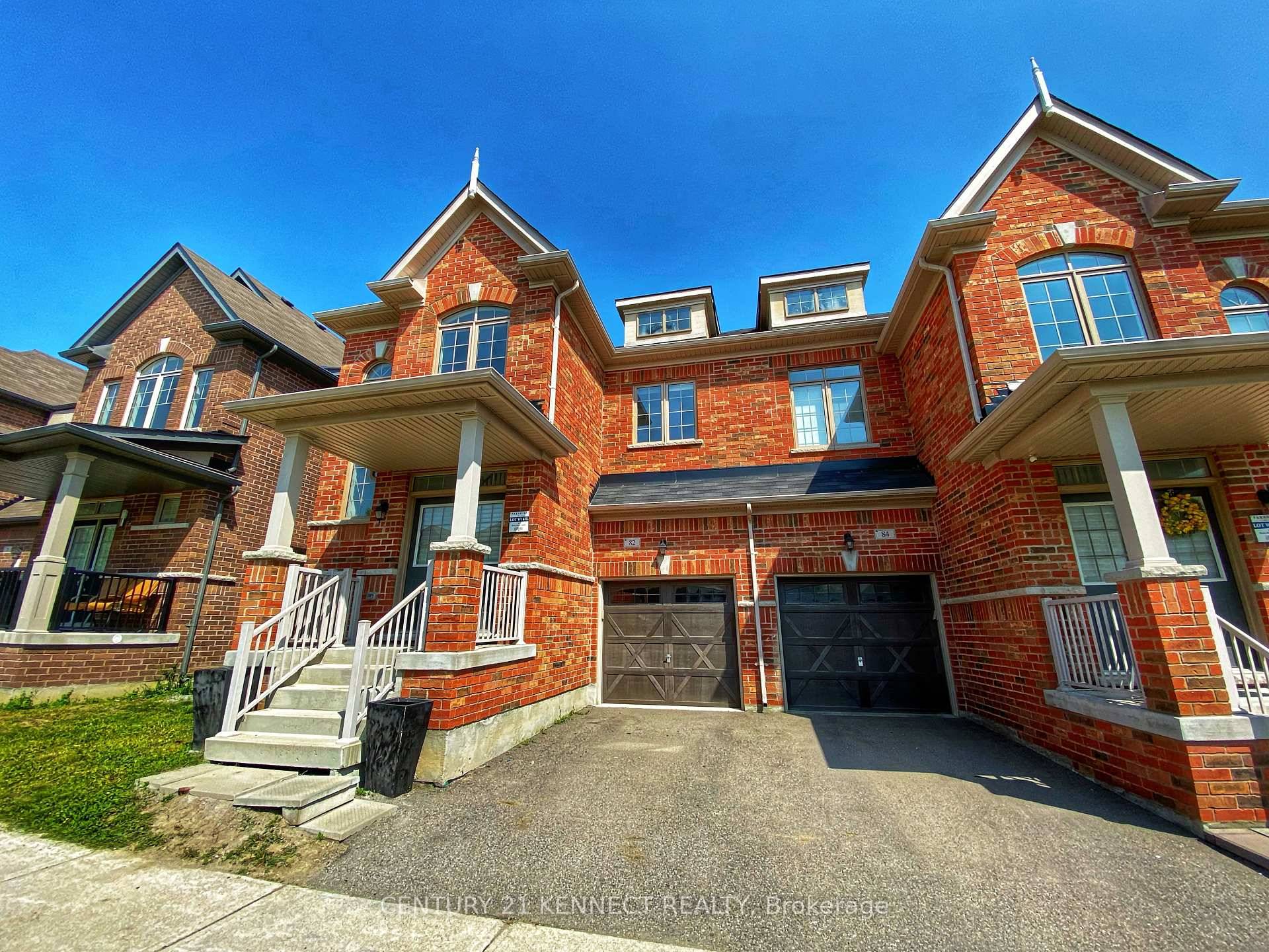 Gorgeous Semi Home With 4 Bedrooms in High Demand Berczy Community.