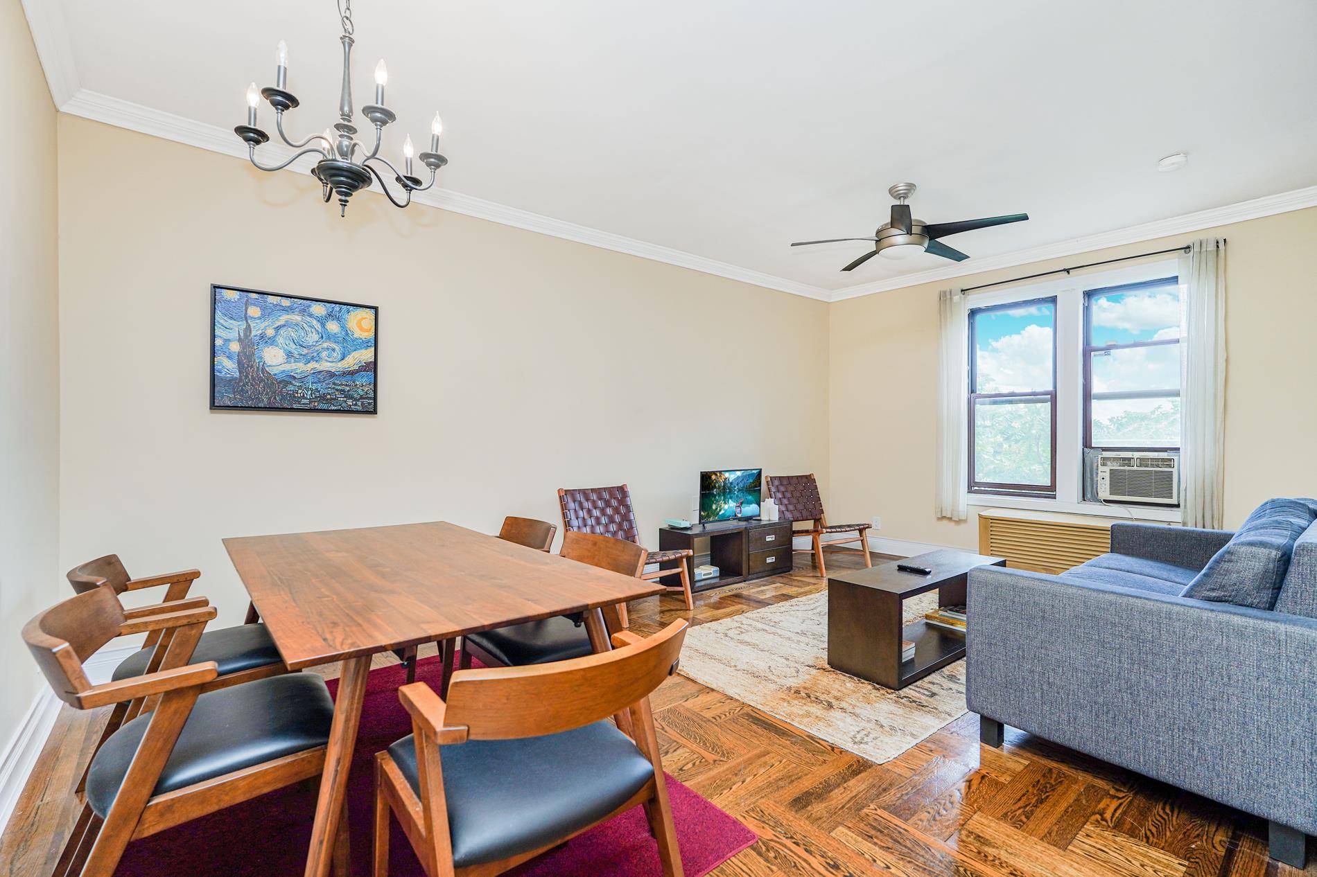 Welcome to this bright and beautifully presented 800 square foot one bedroom apartment, perfectly positioned on the top floor of a well maintained building.