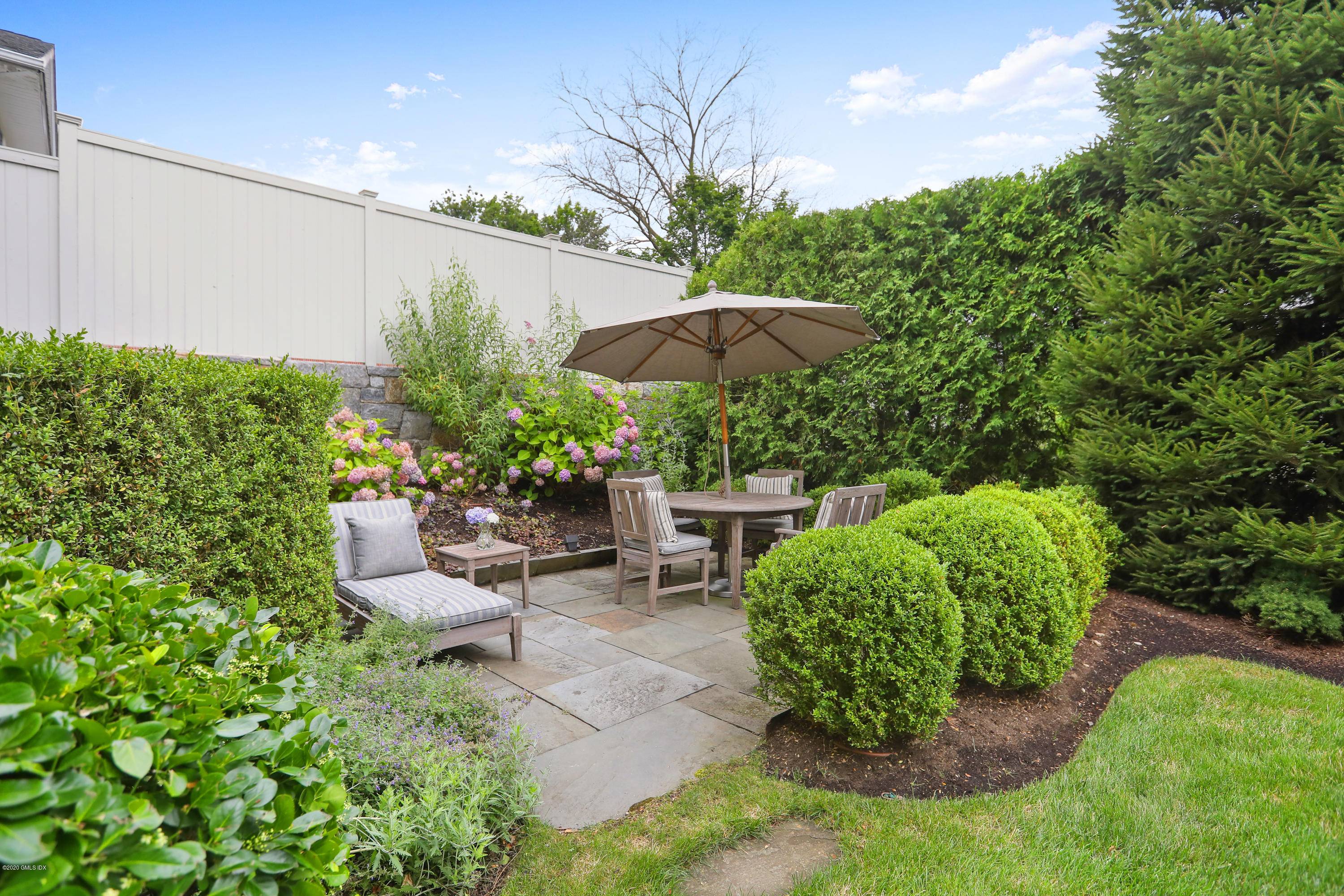 Laurel Ridge is a community of six meticulously designed and crafted, elegant in town condominiums.