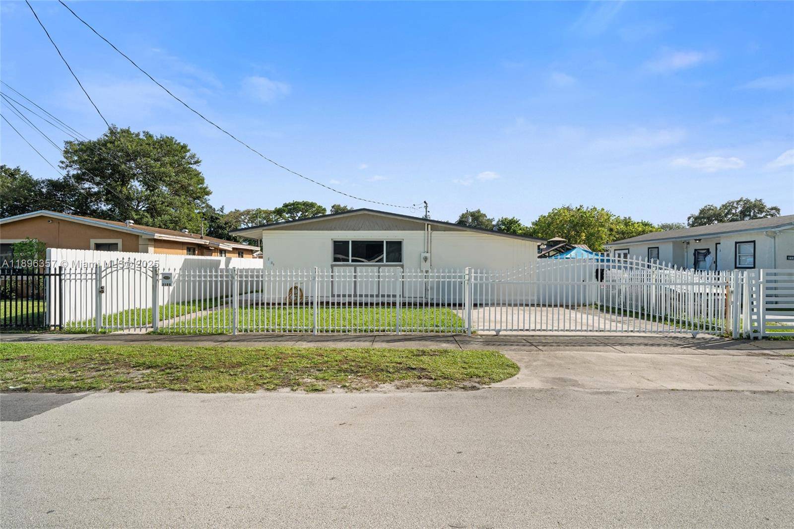 Beautifully Upgraded 4 Bedroom Home in Miami Gardens No HOA !