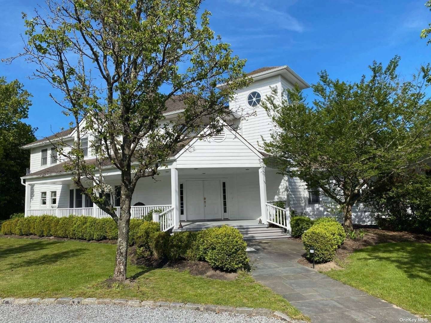 Mint Condition Re, senberg Home w Pool amp ; Tennis Amazing rental on this tree lined street in Remsenburg.