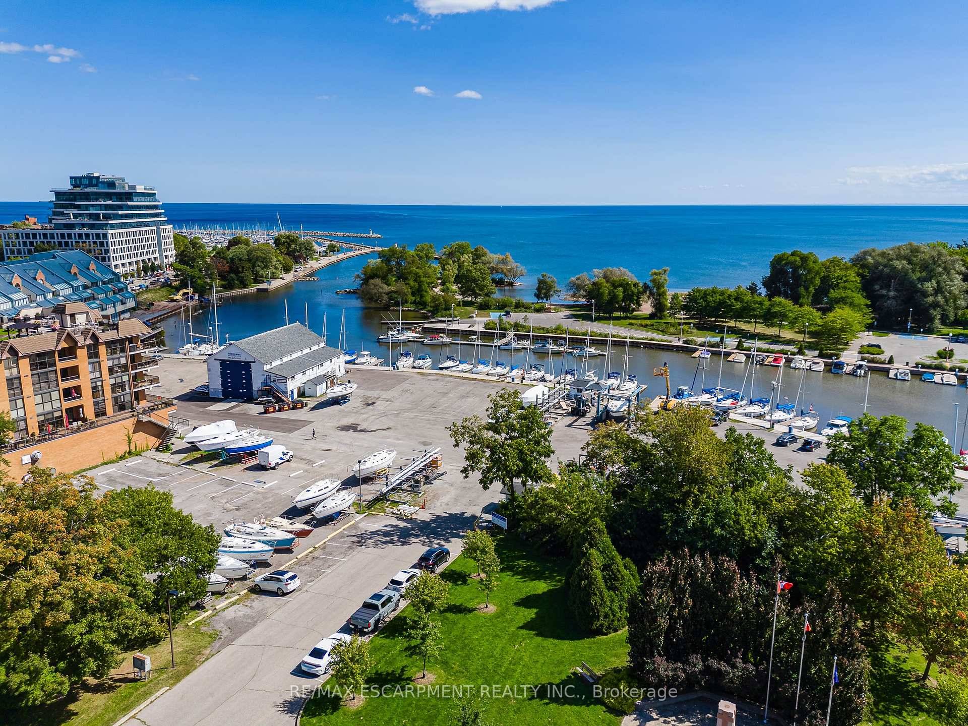 VIEW ! ! ! PRIME positioned, 1 Bedroom, 1 Bath, fully renovated unit with waterfront views in Bronte Village !