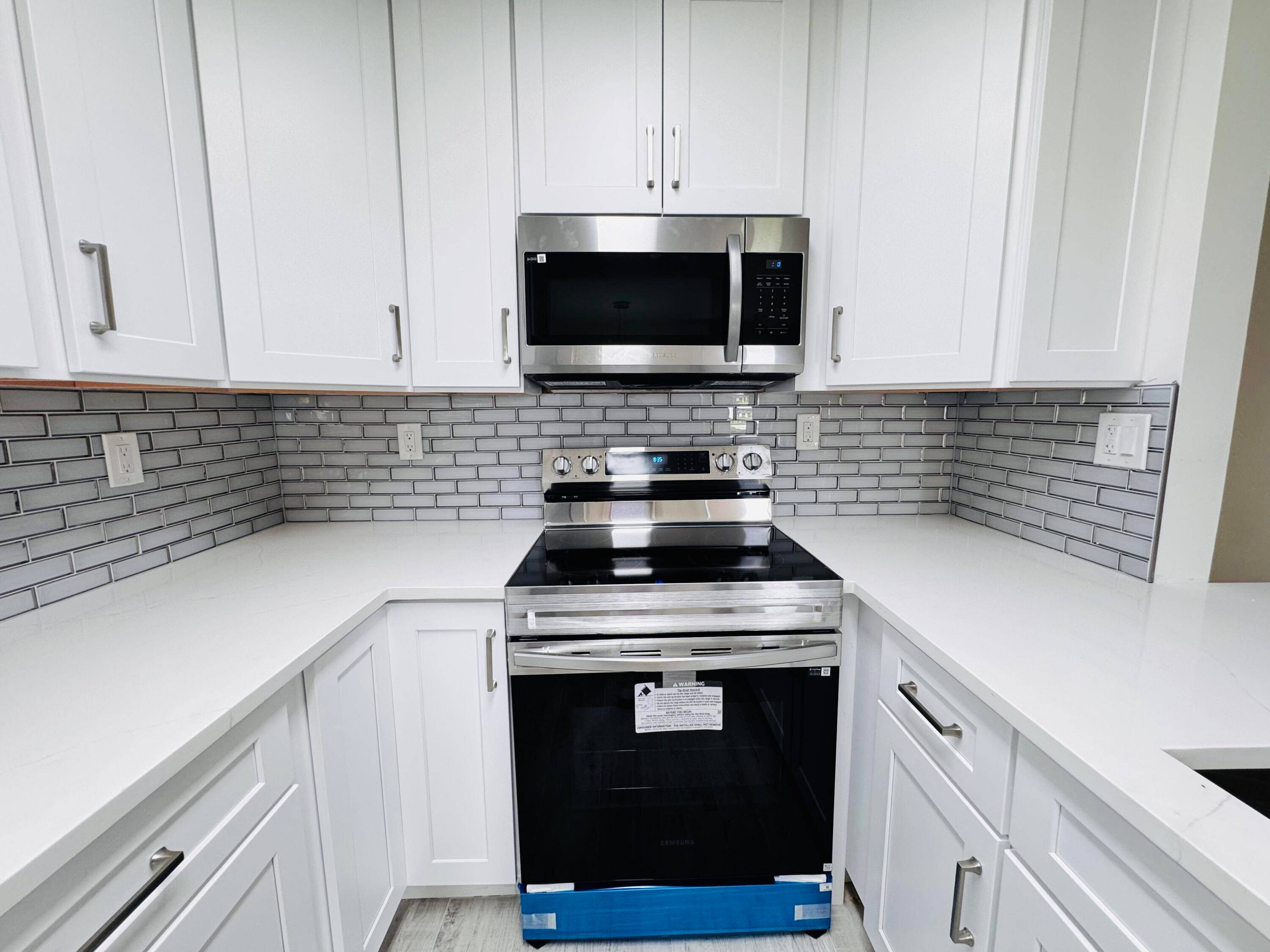 Beautiful 2 bedroom, 2 bath apartment in great location.