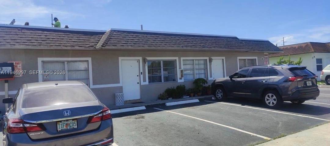 High cash flow investment in Lauderdale Lakes Immediate Income Multifamily property with 5 units 4 units 2 bedroom 1 bathroom 1 efficiency Monthly income 9, 100 109, 200 annually New ...