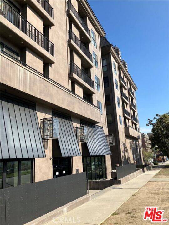 8811   Burton Way 1BR Beverly Grove La
