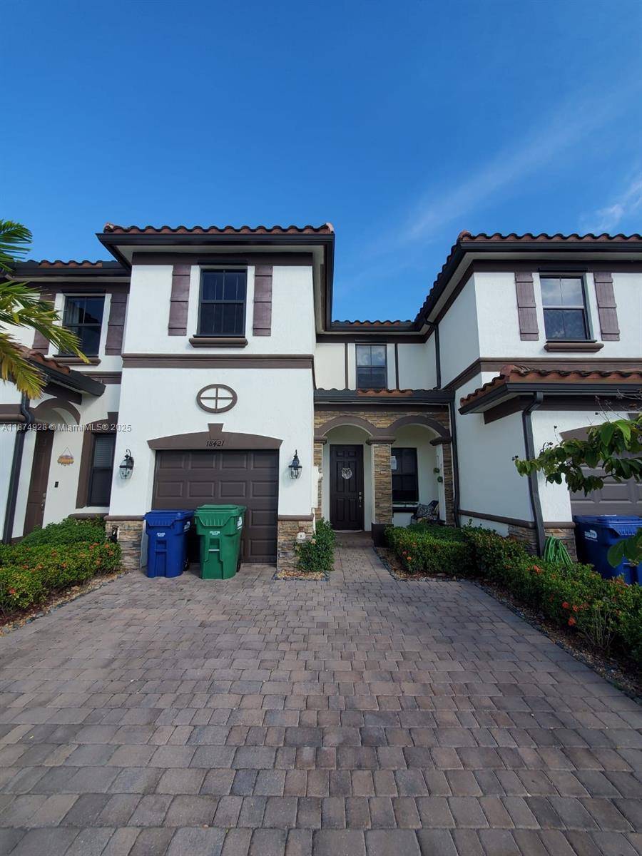 Welcome to this beautiful 3 bedrooms and 2.