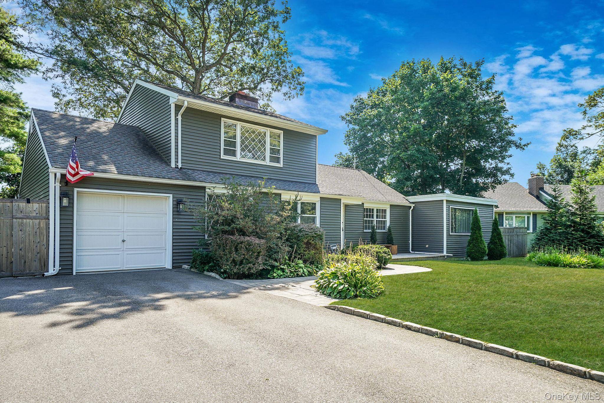Welcome to this beautifully maintained home nestled in the heart of Melville !