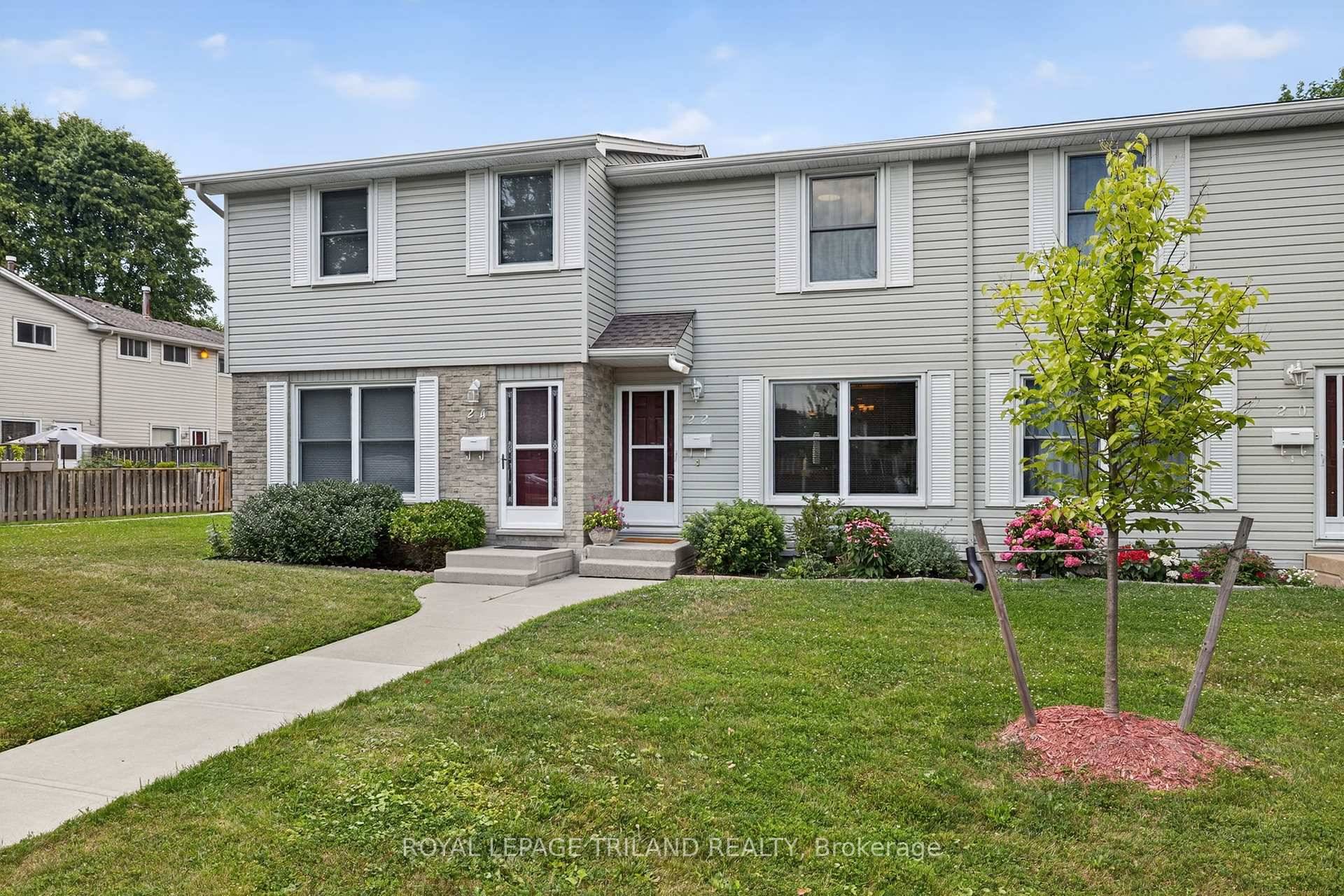 Welcome to 22 782 Viscount Road, a beautifully renovated two storey condo townhouse in a highly desirable West London neighbourhood.