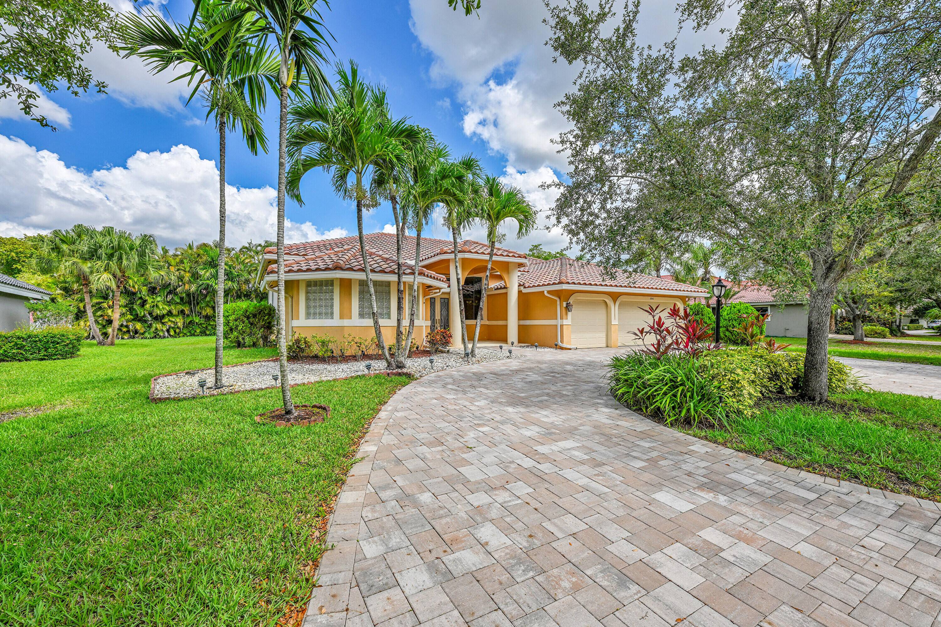 Excellent opportunity in one of Parklanda tm s most sought after communities The Landings.