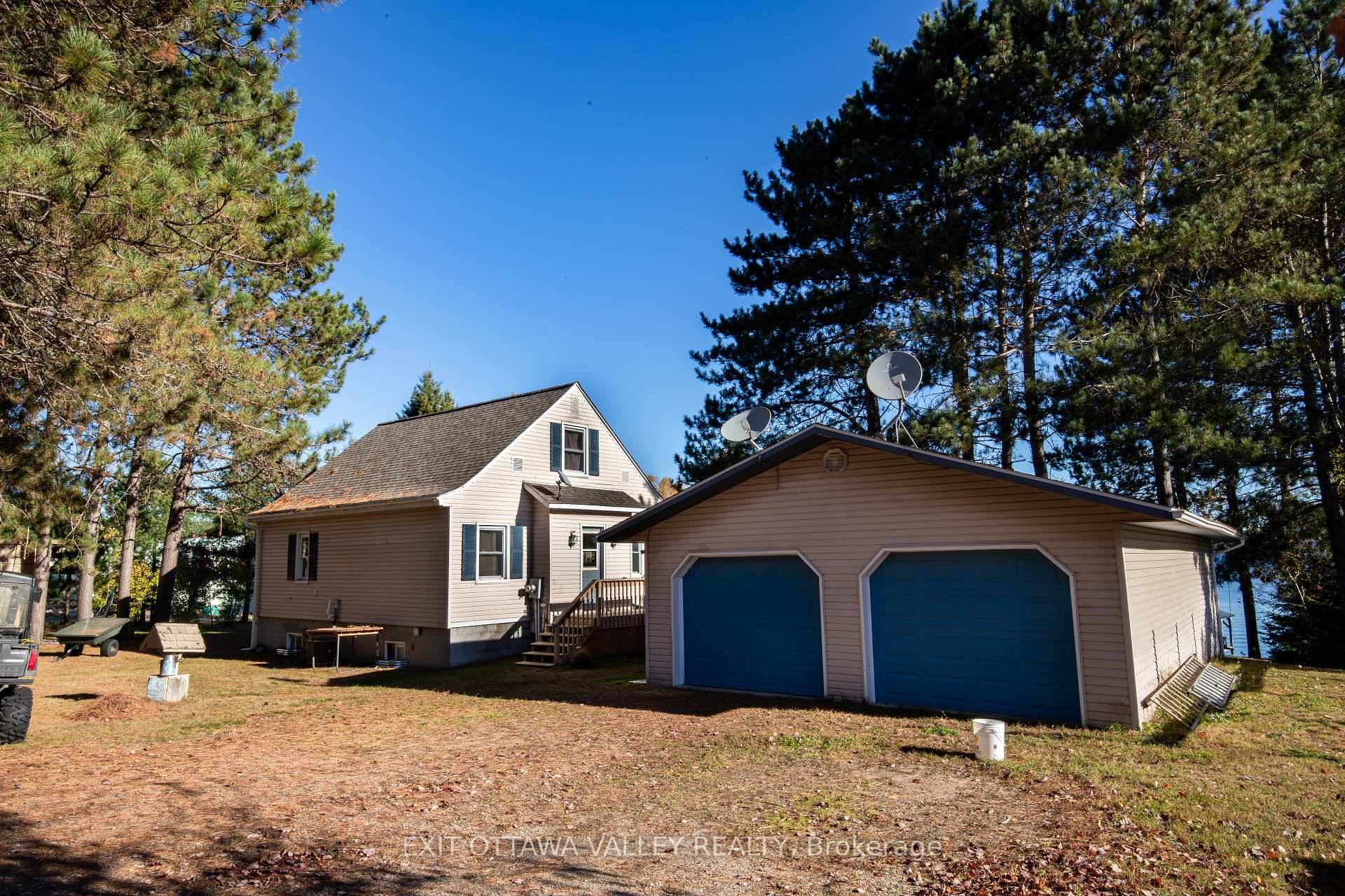 Experience the magic of all four seasons from this charming 3 bedroom home overlooking the breathtaking Ottawa River.