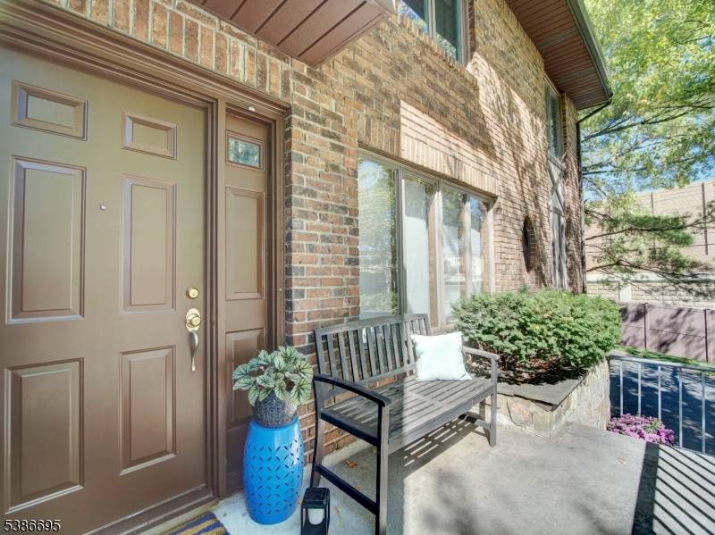 Beautiful End Unit Claremont model townhome is a Commuter's Dream !