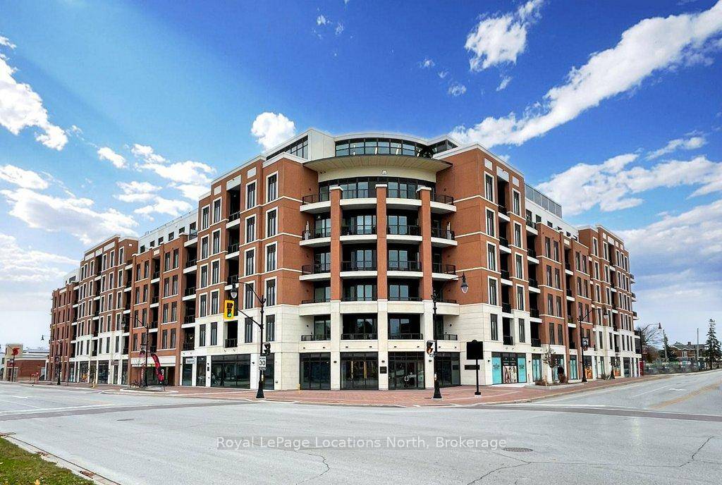 Experience luxurious living in this fifth floor Monaco condo, located in the heart of Downtown Collingwood.