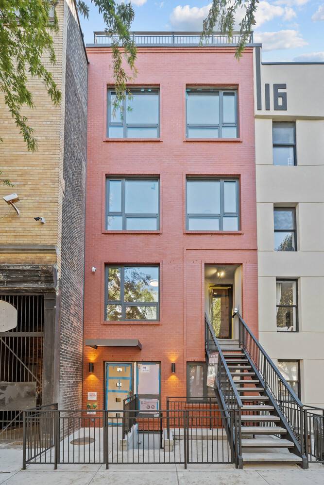 Perfectly positioned on the literal border of Clinton Hill and Bedford Stuyvesant, Residence Two is a beautifully designed two bedroom, two bathroom home within an intimate four unit boutique condo ...