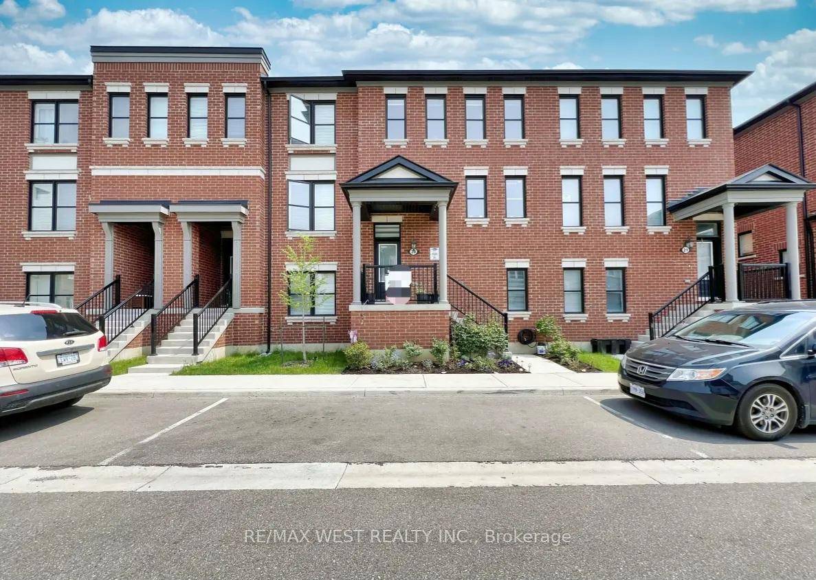 Welcome to our executive townhouse located in one of Milton's most sought after communities.