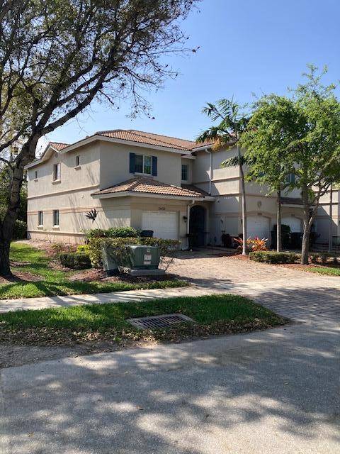 Stunning end unit in intimate, nicely maintained community in East Delray close to Atlantic Avenue shopping, restaurants and the beach !