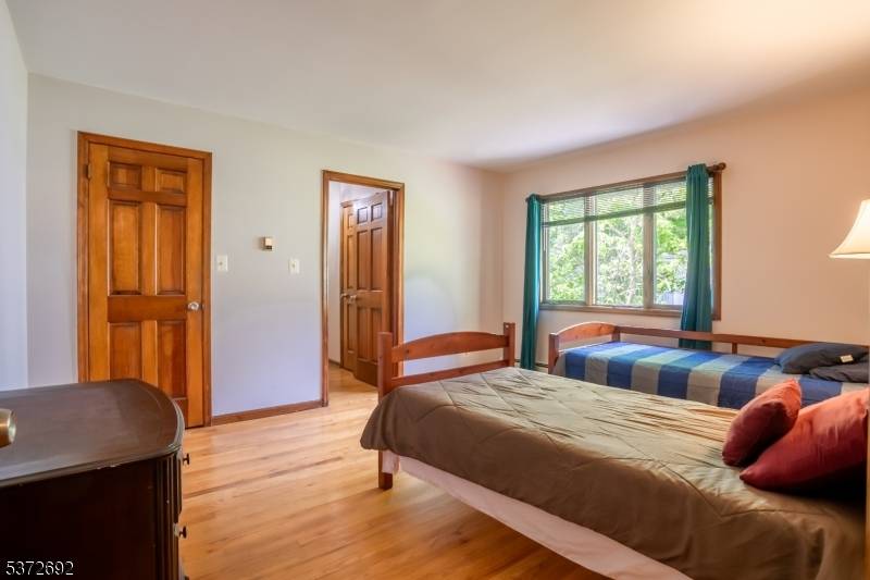 Rare rental offering over 4, 500 sq ft of single level living in Parsippany Troy Hills !