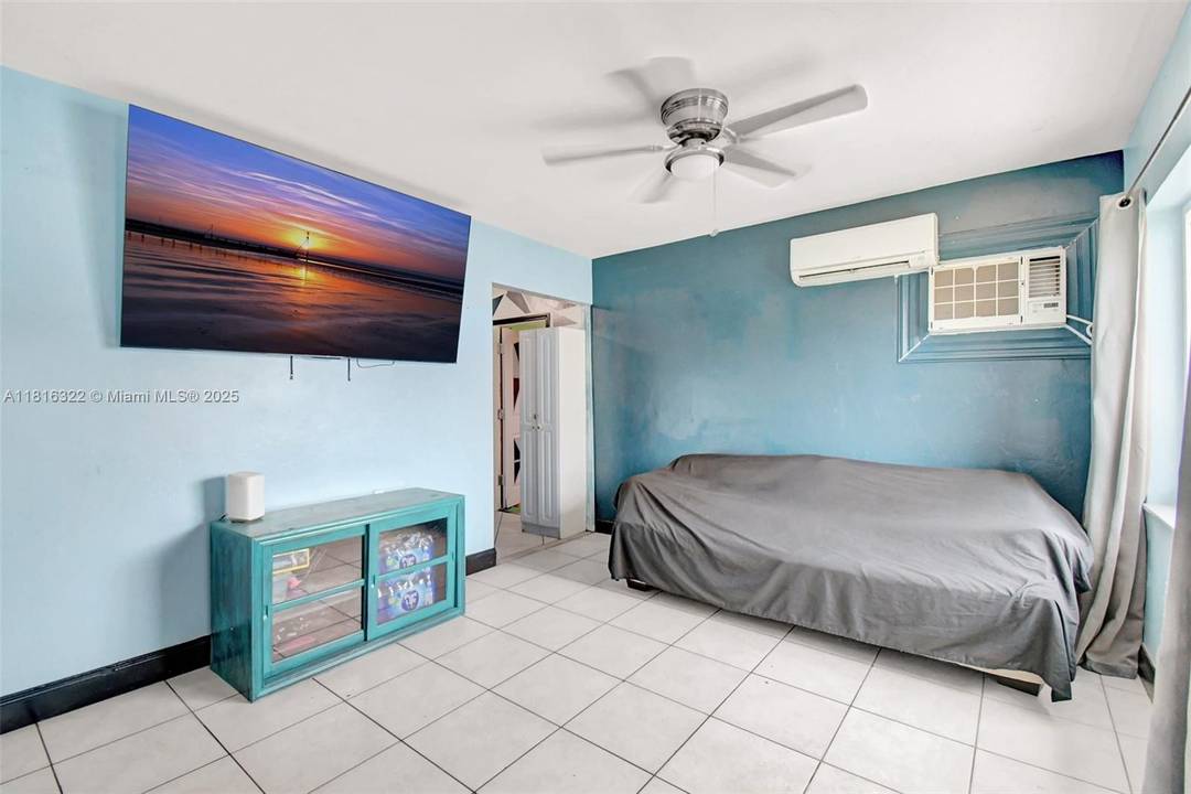 BEAUTIFULLY UPDATED 3 bed, 1.